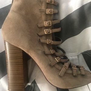 Lola Shoetique Chunky Heels - Nude - Size 8.5